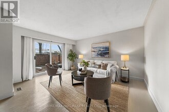 619 Timber Ln in Burlington, ON - Building Photo - Building Photo