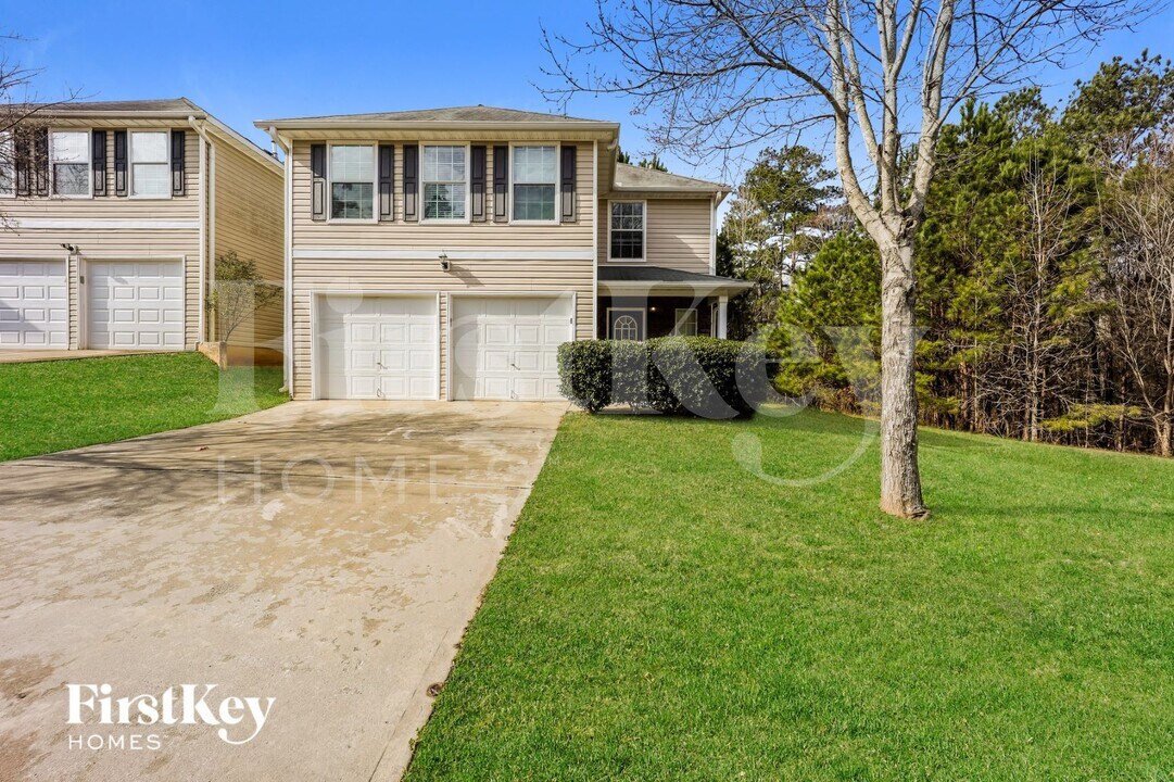 5440 Bluegrass Dr in Atlanta, GA - Building Photo