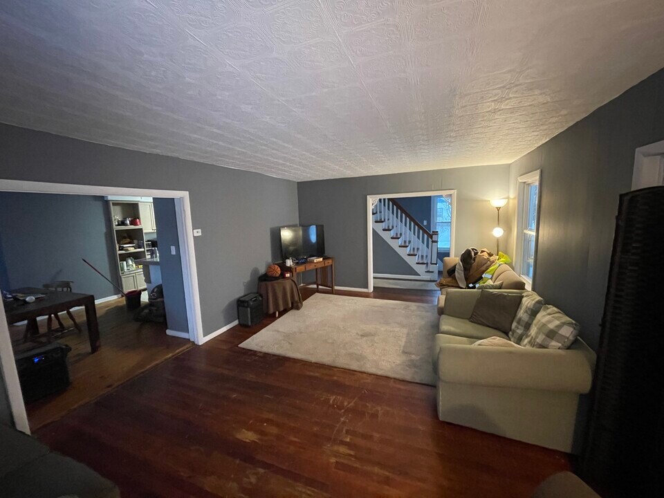 229 Mansfield Ave in Willimantic, CT - Building Photo