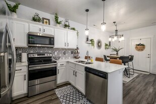 1838 W Eaglewood Dr, Unit R101 in Eagle Mountain, UT - Building Photo