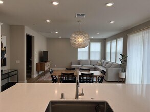 6690 Spartina Ct in Carlsbad, CA - Building Photo - Building Photo