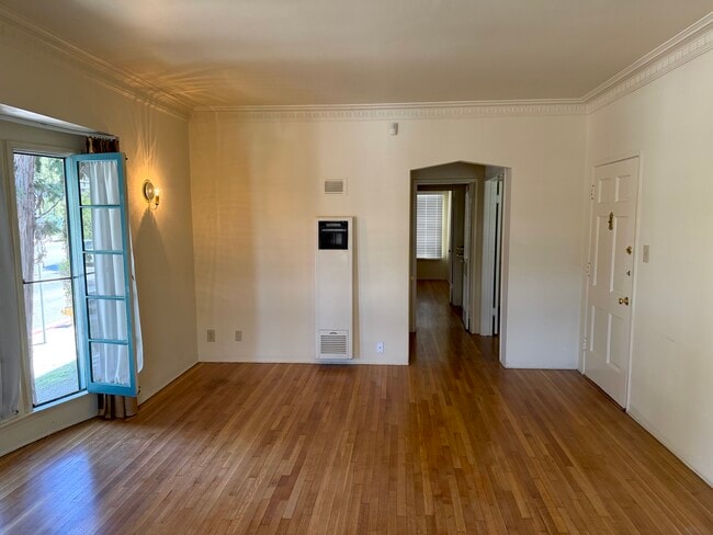 5408 1/2 Franklin Ave, Unit Franklin 1bd in Los Angeles, CA - Foto de edificio - Building Photo