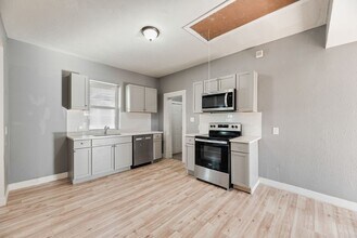 815 N Travis St in Sherman, TX - Building Photo - Building Photo