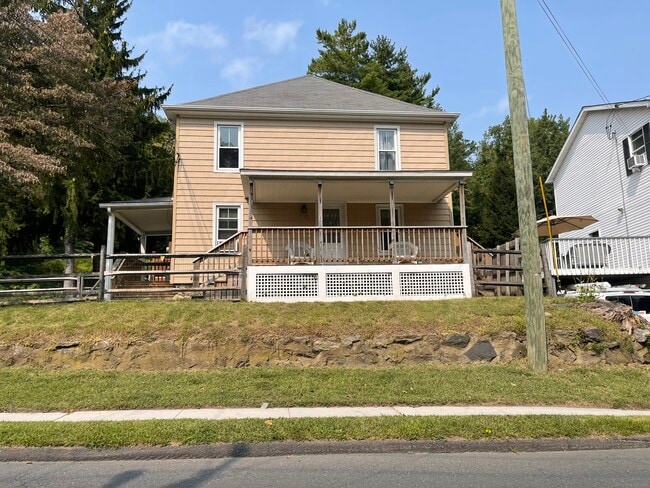68 Maple Ave in Bethel, CT - Building Photo - Building Photo