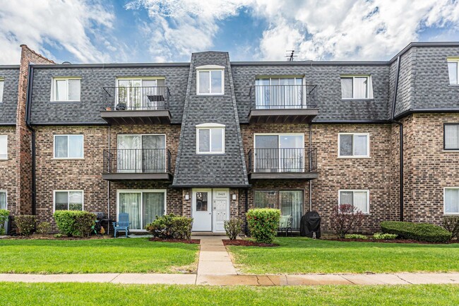 property at 9405 Bay Colony Dr