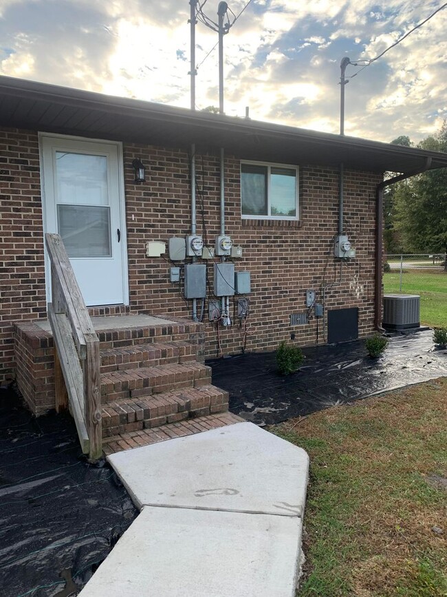 property at 618 Hiawatha Rd