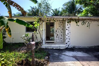 301 SW 5th St in Hallandale Beach, FL - Building Photo - Building Photo