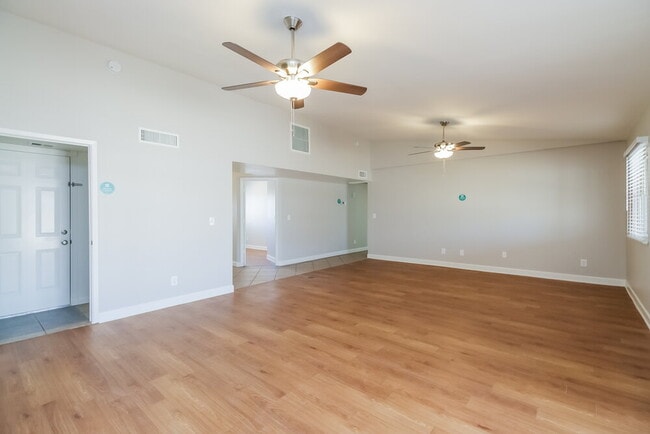 7008 W Canterbury Dr in Peoria, AZ - Building Photo - Building Photo
