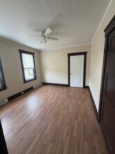 162 Marshall St, Unit 2 in Fitchburg, MA - Foto de edificio - Building Photo