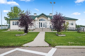 Parkland Village in Spruce Grove, AB - Building Photo - Building Photo