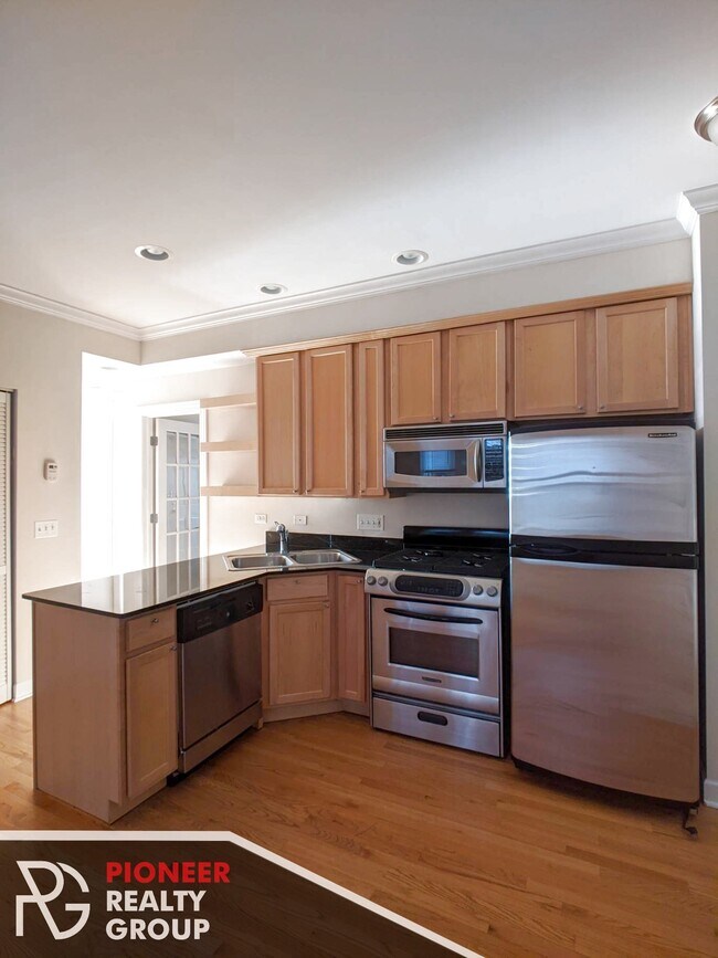 3254 N Clifton Ave, Unit W1