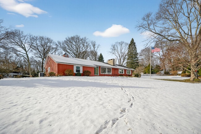 9 Harbor View S in Essex, CT - Building Photo - Building Photo