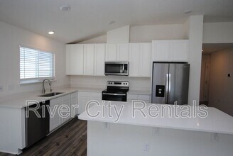469 Red Dahlia Ln in Jacksonville, FL - Building Photo - Building Photo