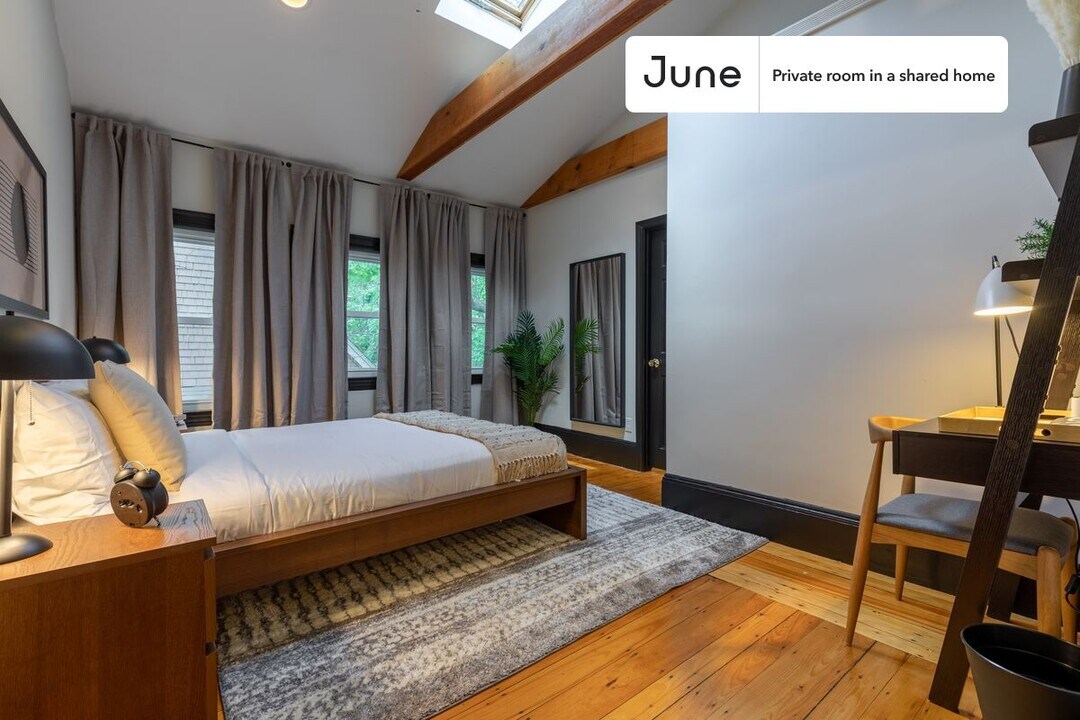 Private bedroom in 5 bed/2 bath Home in Boston, MA - Building Photo