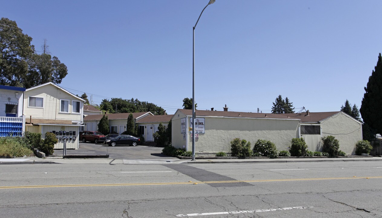 The Vandel in San Leandro, CA - Building Photo