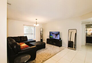 2600 Carambola Cir S in Coconut Creek, FL - Building Photo - Building Photo