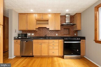 1126 Riva Ridge Dr in Great Falls, VA - Building Photo - Building Photo