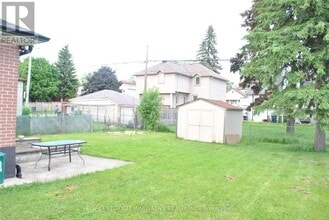 985 Victoria Park Ave in Toronto, ON - Building Photo - Building Photo
