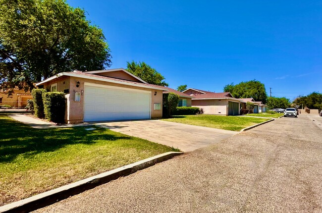 38605 25th St E in Palmdale, CA - Building Photo - Building Photo