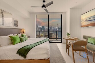 601 NE 1st Ave in Miami, FL - Building Photo - Building Photo