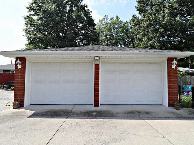 4410 Estate Dr in Louisville, KY - Foto de edificio - Building Photo