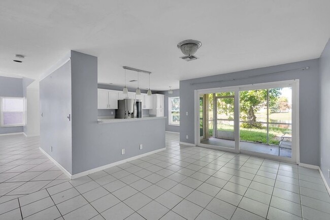 2865 NW 68th Ln in Margate, FL - Foto de edificio - Building Photo