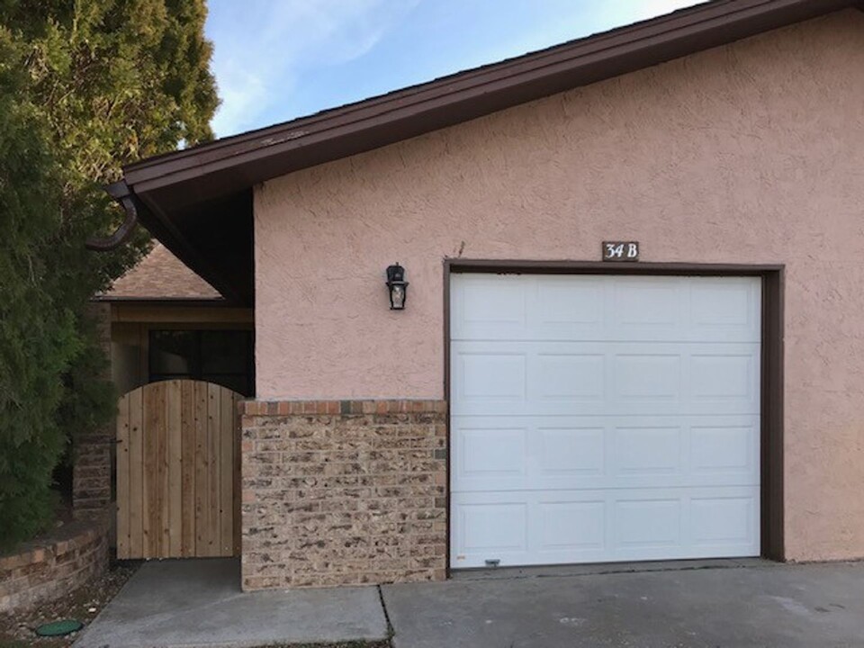 34 Bent Tree Rd in Roswell, NM - Building Photo