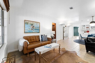 202 Woodcreek Dr in Wimberley, TX - Building Photo