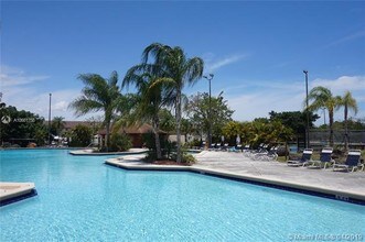 7024 SW 114th Pl-Unit -F52 in Miami, FL - Building Photo - Building Photo
