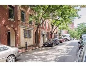 69 Phillips St, Unit 2 in Boston, MA - Building Photo - Building Photo