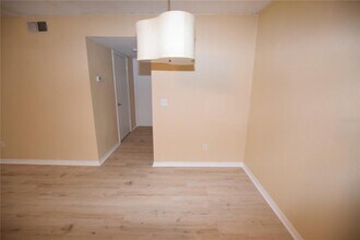 5120 Conroy Rd in Orlando, FL - Foto de edificio - Building Photo