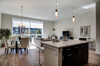 2522 W Addison St in Chicago, IL - Building Photo - Building Photo