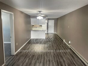 212 W James St in Paynesville, MN - Foto de edificio - Building Photo