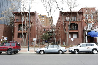 Logan St Hilltop Apartments in Denver, CO - Building Photo - Building Photo