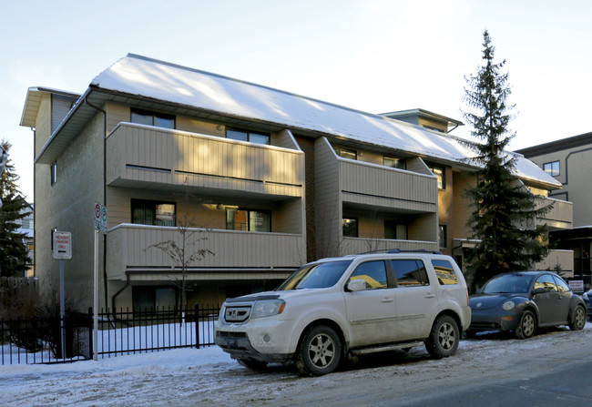 718 4th St NE in Calgary, AB - Building Photo - Primary Photo