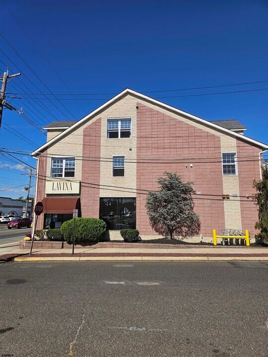 700 Black Horse Pike in Gloucester Township, NJ - Building Photo