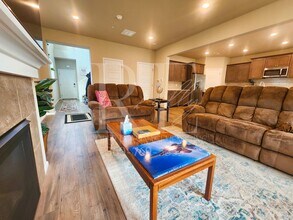 1502 Baker Hts Lp in Bremerton, WA - Building Photo - Building Photo