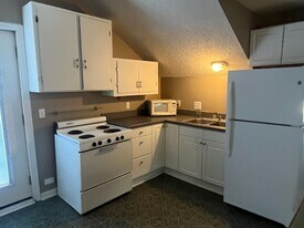 318 S Bailey St, Unit B in Romeo, MI - Building Photo