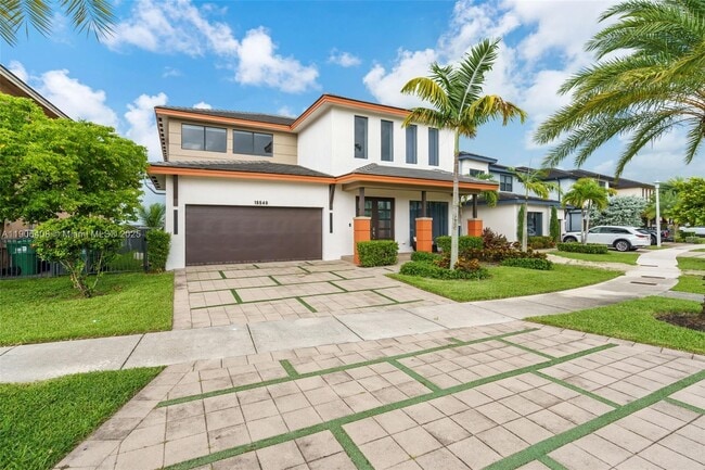 15540 NW 88th Ave in Miami Lakes, FL - Building Photo - Building Photo