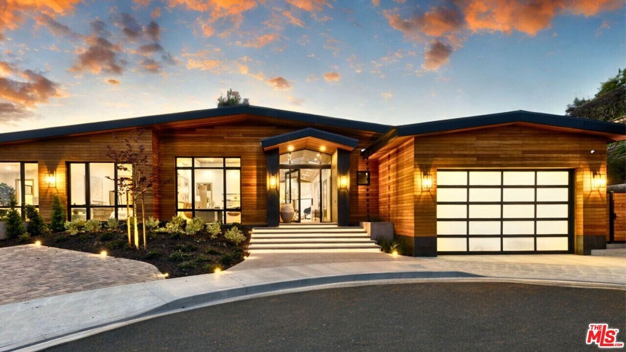 9153 Janice Pl in Beverly Hills, CA - Building Photo