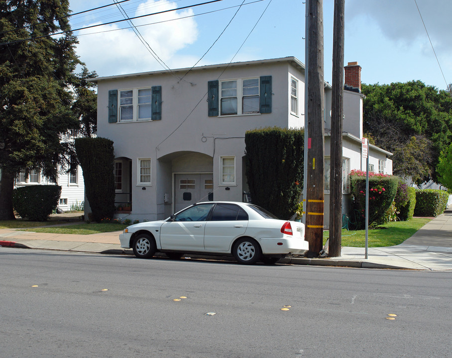 372 N Delaware St in San Mateo, CA - Building Photo