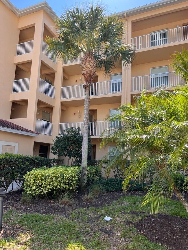 8450 Kingbird Loop in Ft. Myers, FL - Building Photo - Building Photo