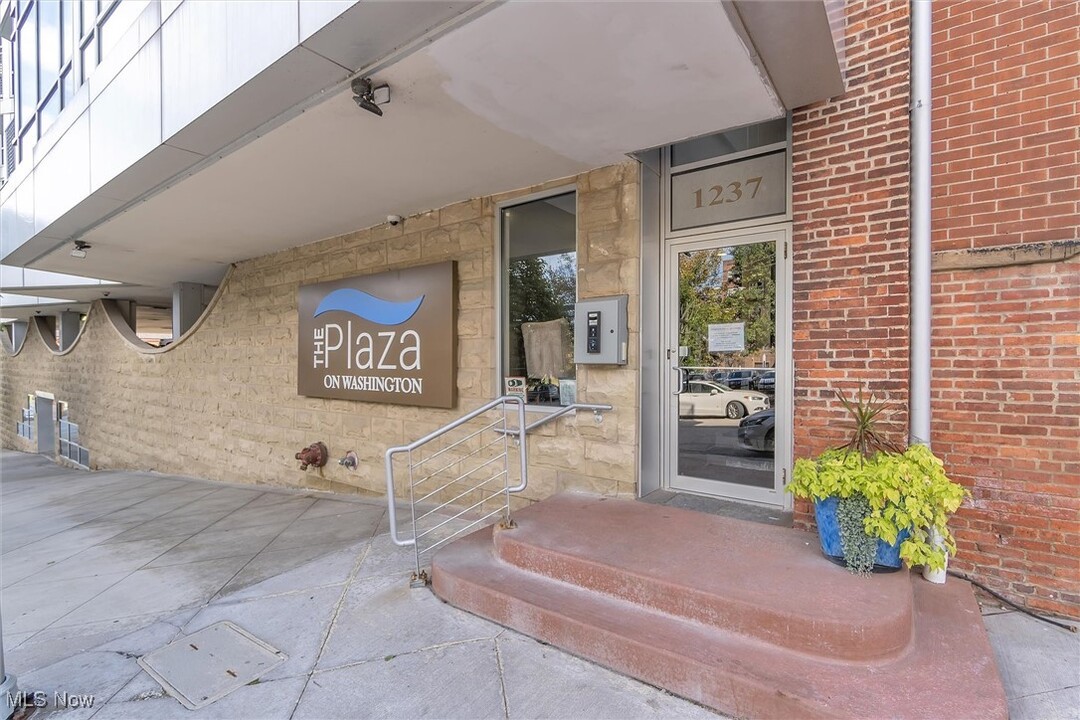 1237 Washington Ave in Cleveland, OH - Building Photo
