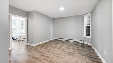 97 Reservoir Ave in Jersey City, NJ - Foto de edificio - Building Photo