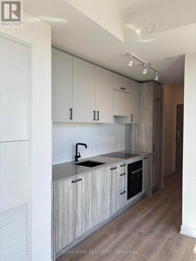 5 Quarrington Lane in Toronto, ON - Building Photo - Building Photo