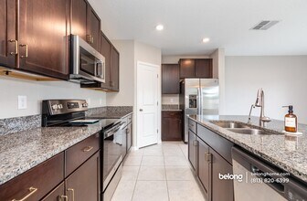 6986 King Crk Dr in Sun City Center, FL - Building Photo - Building Photo