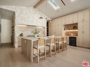 14647 Morrison St in Los Angeles, CA - Building Photo - Building Photo