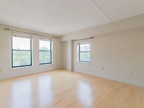 100 Peterborough St, Unit 5E in Boston, MA - Building Photo - Building Photo