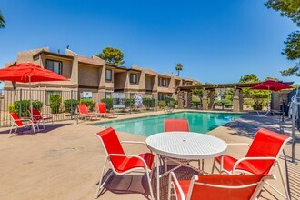 Tamarus Villas in Las Vegas, NV - Foto de edificio - Building Photo