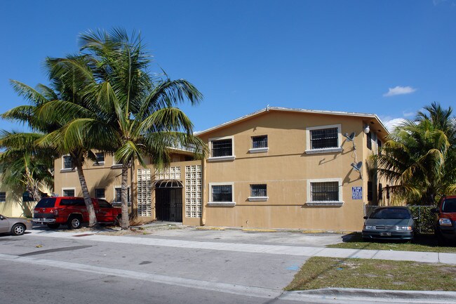 115 W 28th St in Hialeah, FL - Building Photo - Building Photo